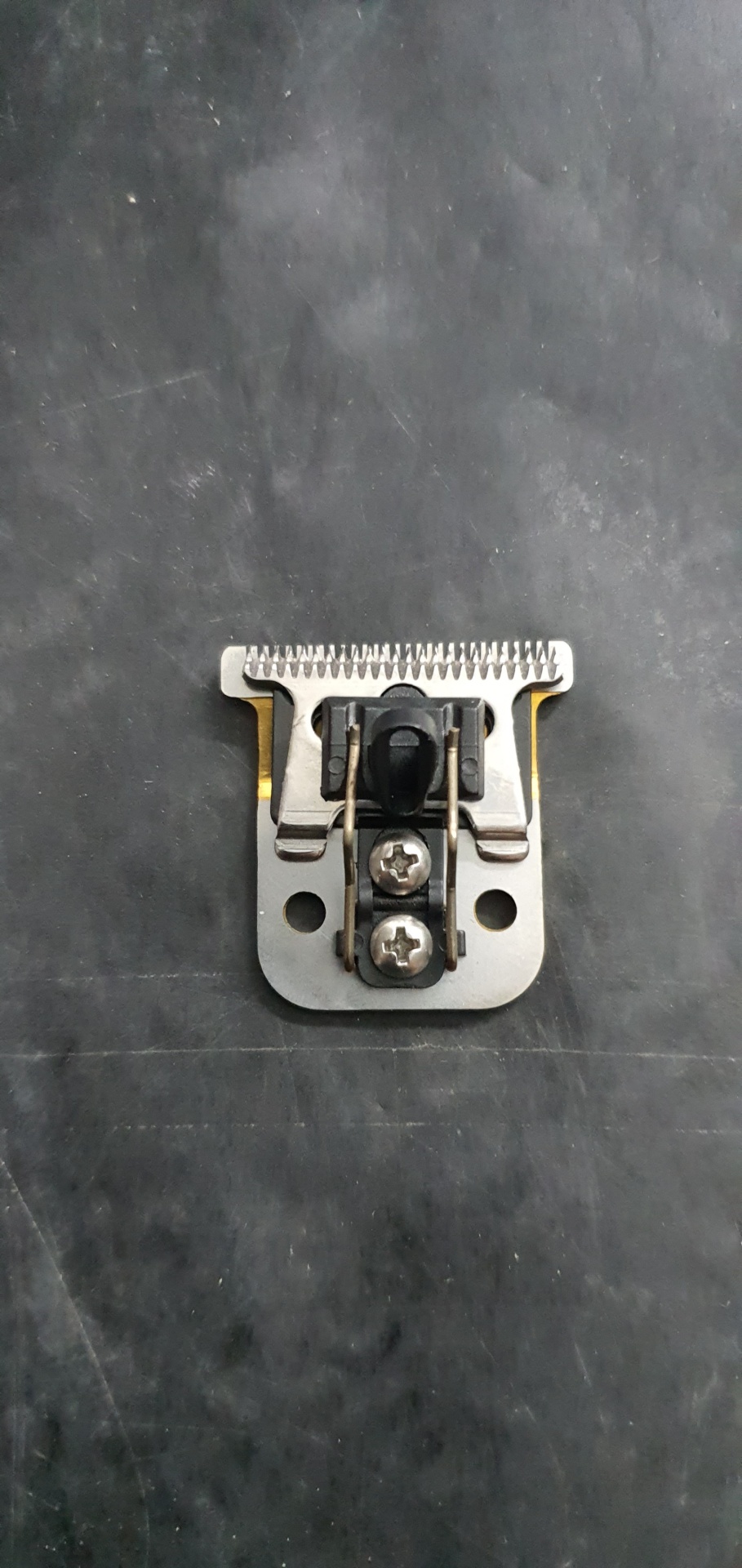 Cabeça de corte metálica para máquina de barbear ou aparador