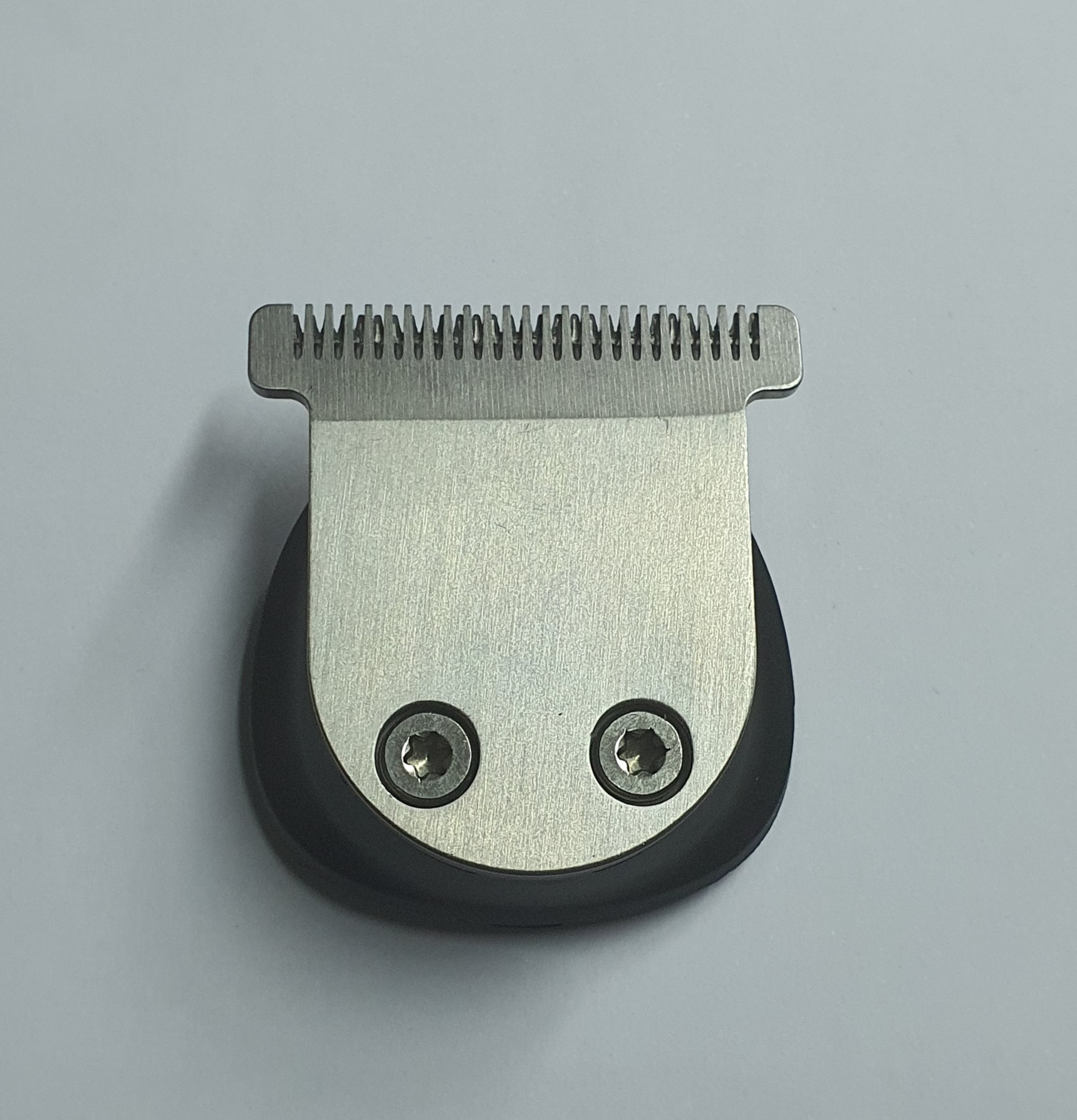 Cabeça de máquina de cortar cabelo com lâmina metálica prateada e base preta