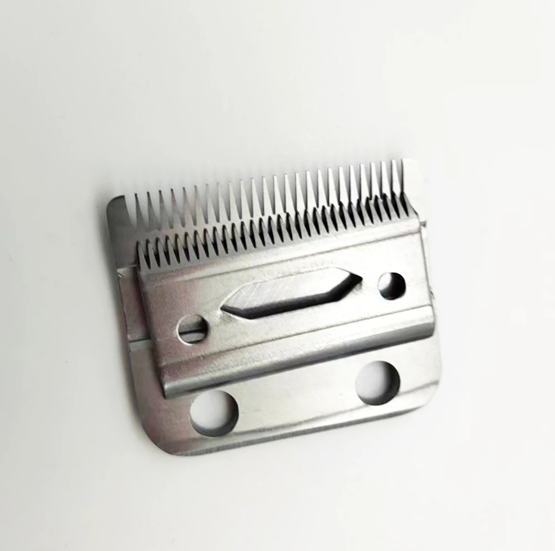 Peça metálica prateada para máquina de cortar cabelo com dentes finos