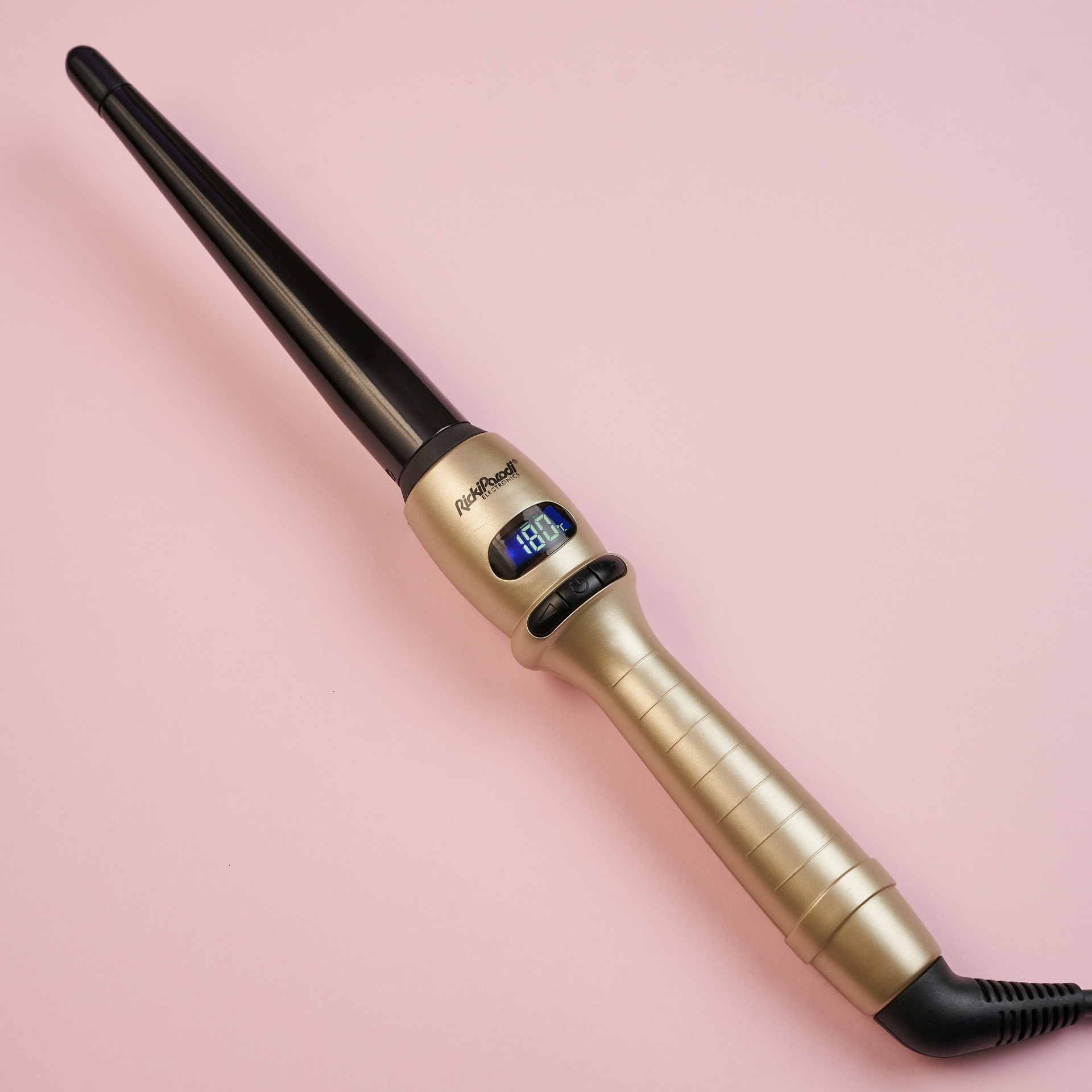 Modelador de cabelo dourado e preto com visor digital e botão