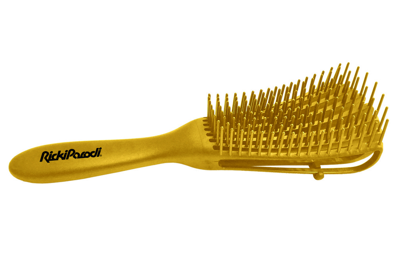 Escova de cabelo amarela com cerdas flexíveis e cabo com a marca Ricki Parodi