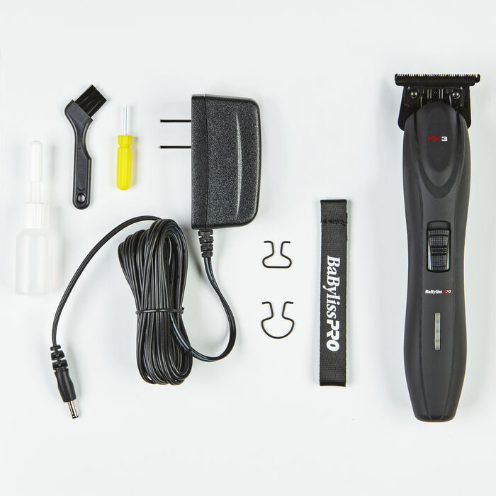 Conjunto de aparador de barba preto BABYLISS PRO com acessórios arrumados em fundo branco