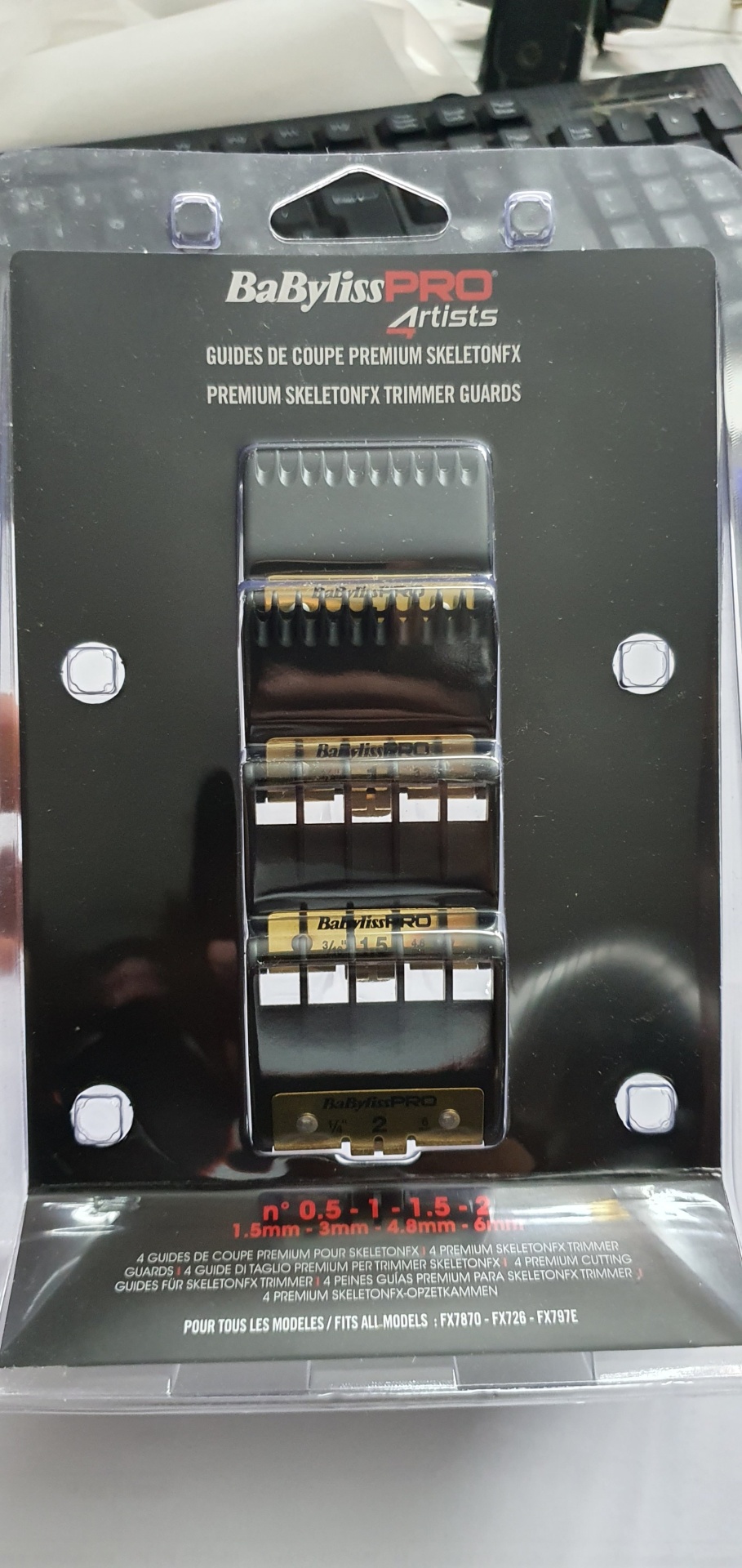 Guias de corte BaByliss PRO Artists em embalagem preta com quatro guias visíveis
