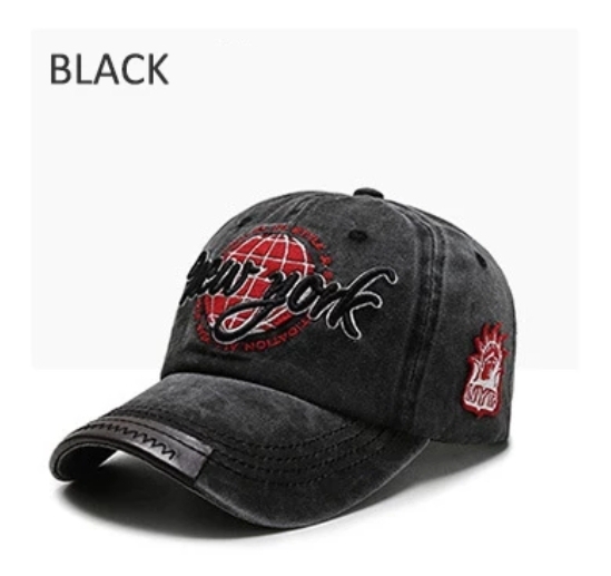 Boné preto com bordados vermelhos e brancos