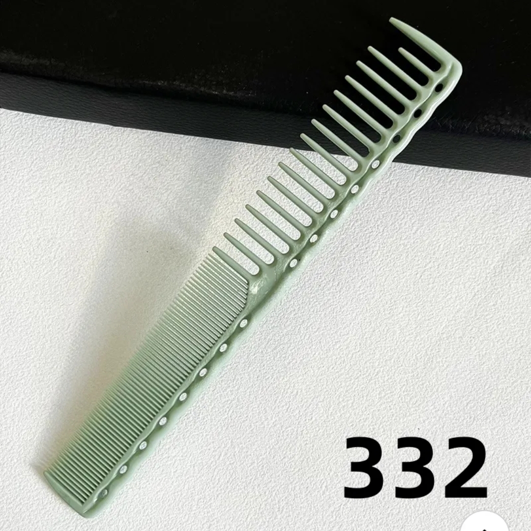 Pente verde claro com duas secções de dentes e número 332 em fundo branco e preto