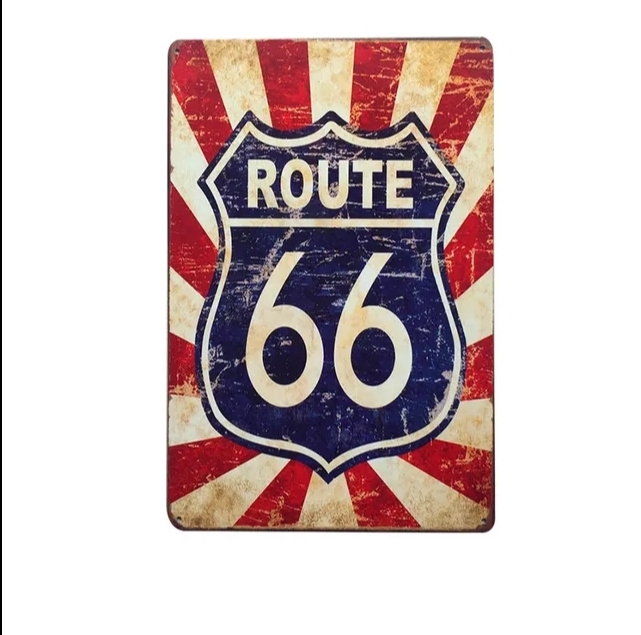 Placa metálica decorativa envelhecida com símbolo da Route 66 em azul, vermelho e creme