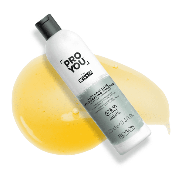 Champô antiqueda PROYOU em frasco branco e tampa preta com líquido amarelo ao fundo