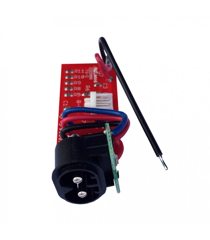 Módulo eletrónico com placa vermelha, conector preto e antena preta