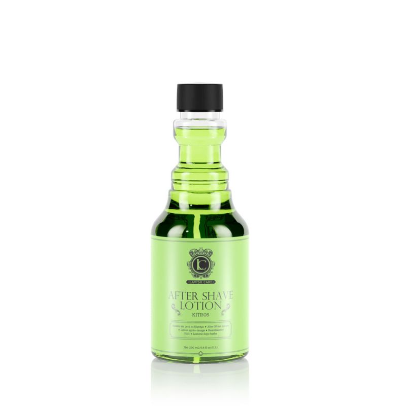 Frasco de loção pós-barba verde com etiqueta verde clara sobre fundo branco