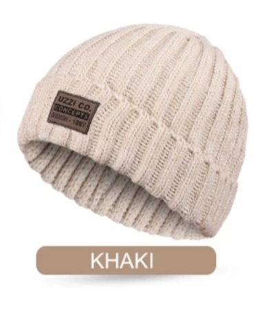 Gorro de malha bege claro com etiqueta UZZI CO CONCEPTS e palavra KHAKI