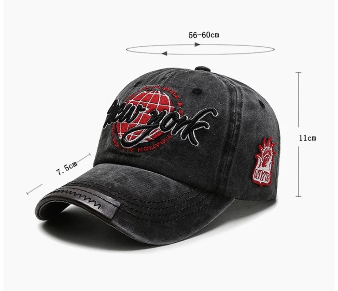 Boné preto bordado com palavras e globo vermelho