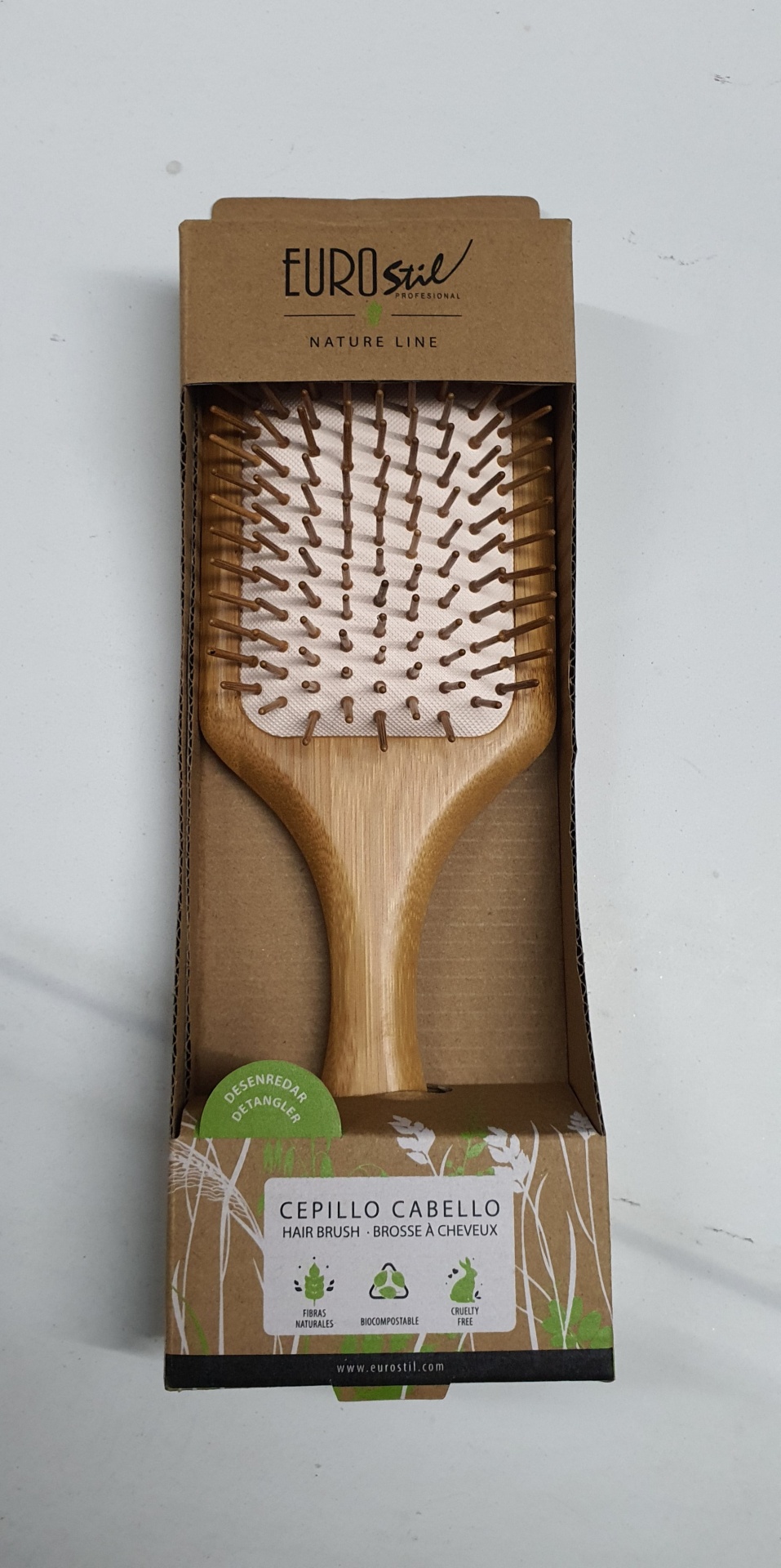 Escova de cabelo EUROstil Nature Line de madeira em embalagem de cartão