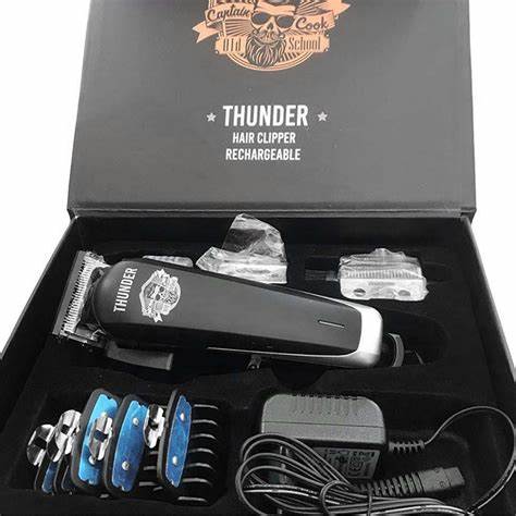 Conjunto de máquina de cortar cabelo THUNDER com acessórios numa caixa preta