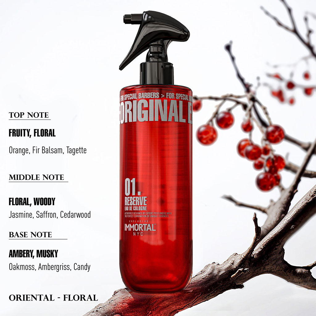 frasco vermelho com pulverizador preto sobre ramo de árvore com bagas vermelhas