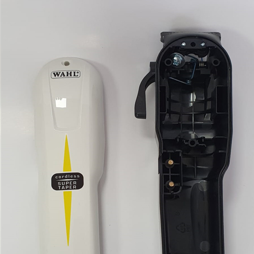 Máquina de cortar cabelo WAHL branco e preto desmontada