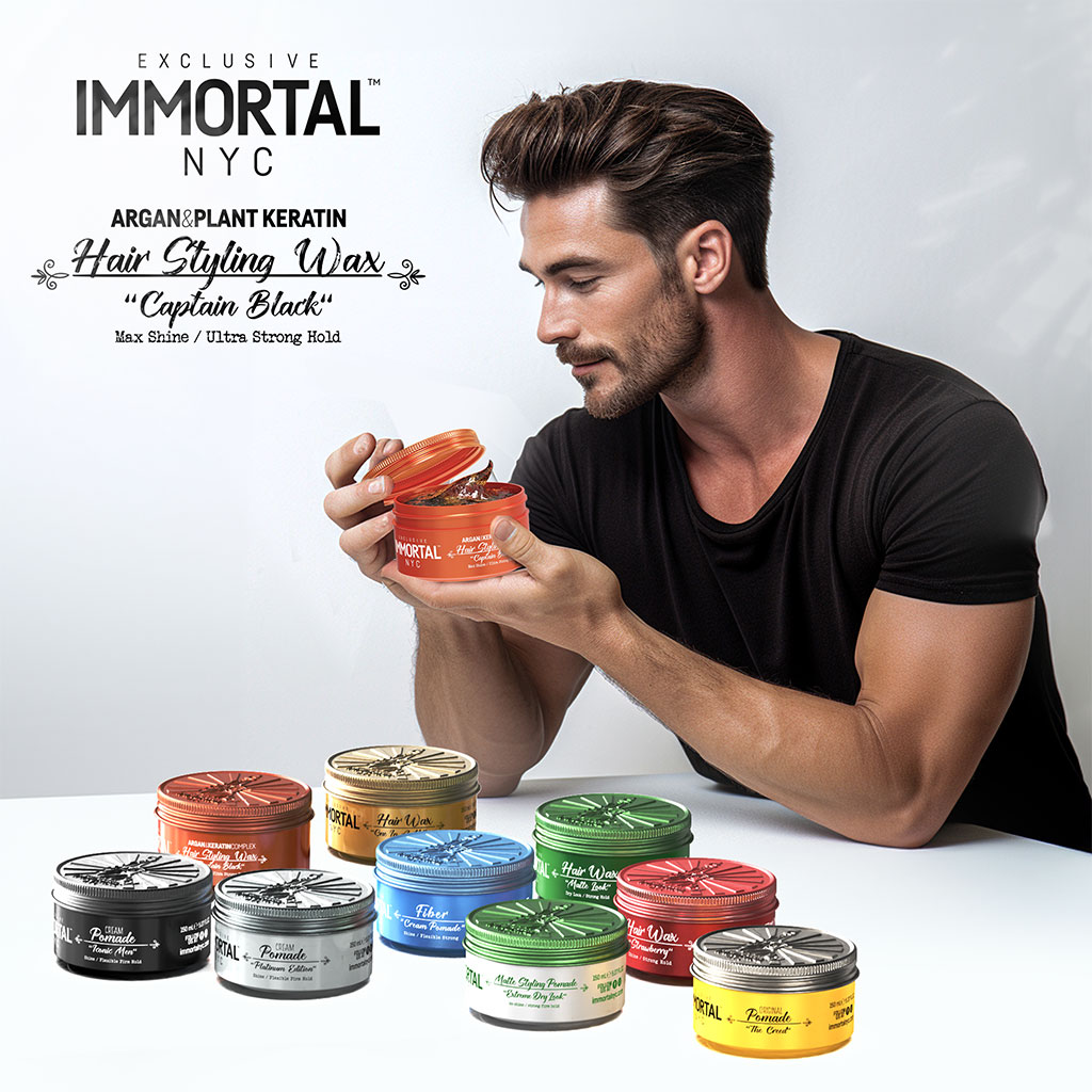 Homem a segurar frasco de cera de cabelo IMMORTAL NYC com vários frascos coloridos numa mesa