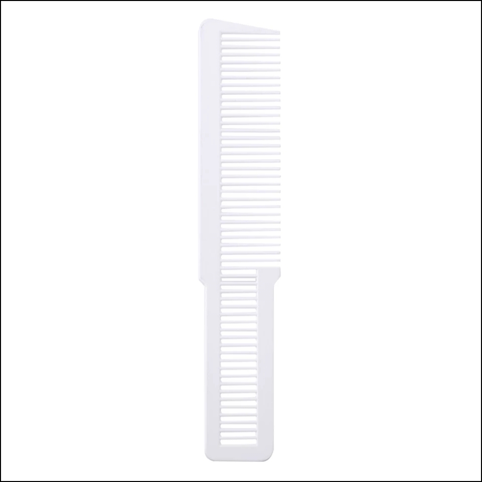 Pente branco em fundo branco