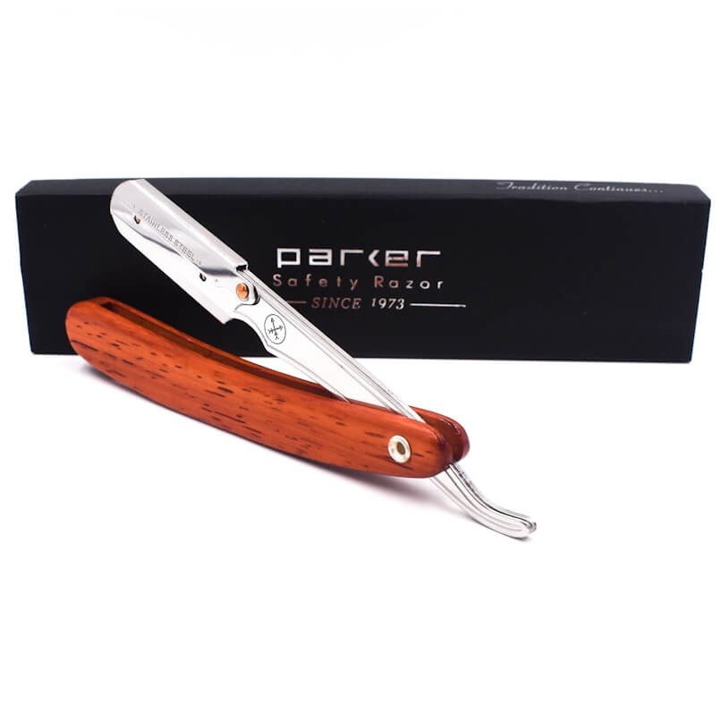 Navaja de barbear com cabo de madeira e caixa preta com texto Parker