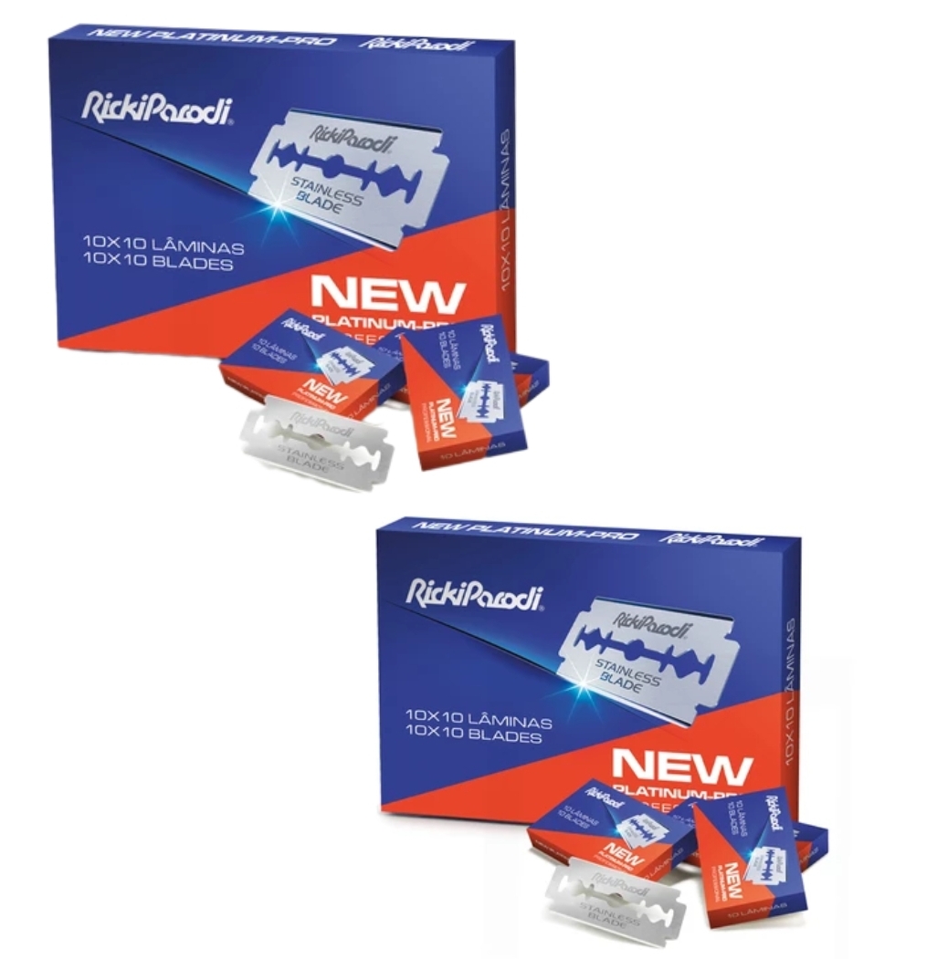 Caixas de lâminas de barbear RickiPascoli azul, vermelha e branca com lâminas metálicas cromadas.