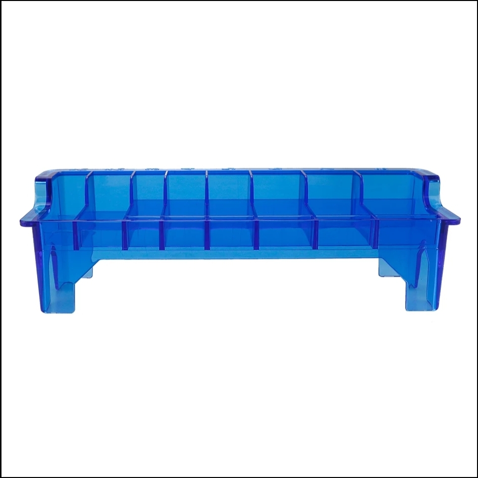 Organizador de plástico azul com nove compartimentos