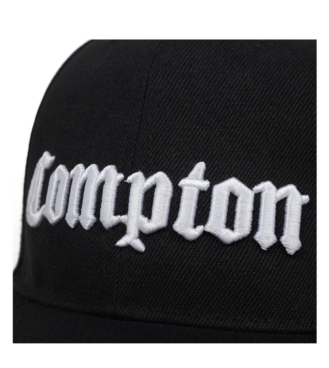 Boné preto com texto branco 