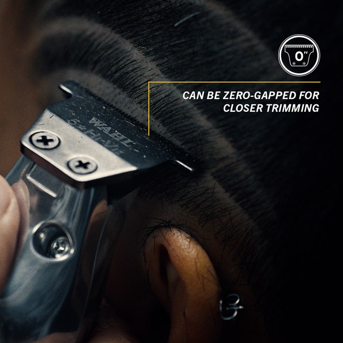 Máquina de cortar cabelo metálica a cortar cabelo escuro com texto explicativo