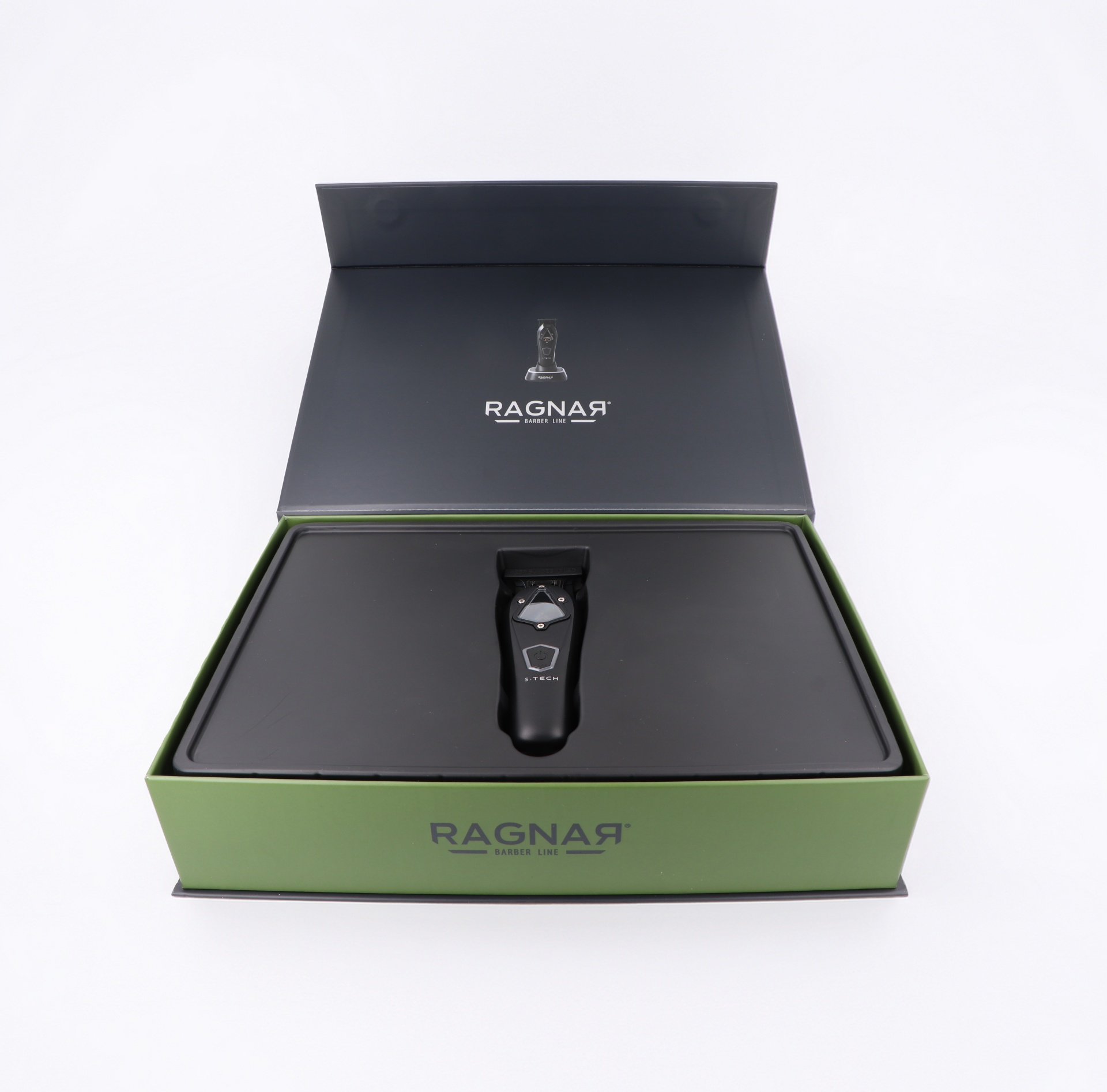Aparelho de barbear elétrico preto na sua embalagem verde e preta RAGNAR