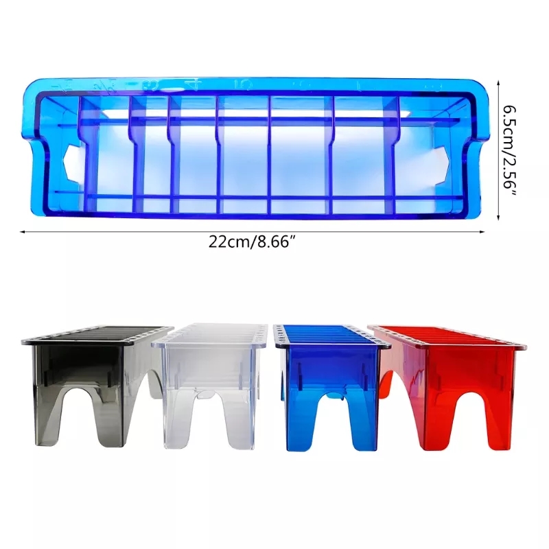 Organizador de gaveta em plástico translúcido com divisórias em quatro cores.