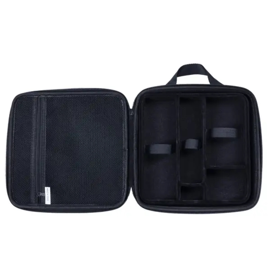 Estojos organizadores pretos com divisórias e rede interna