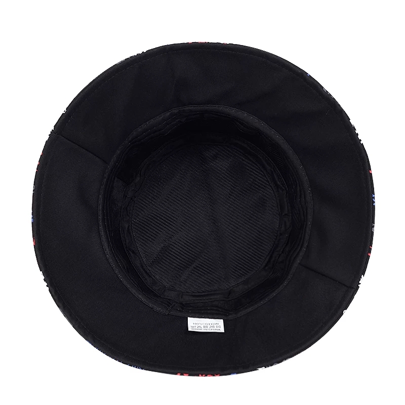 Chapéu tipo balde preto visto por dentro