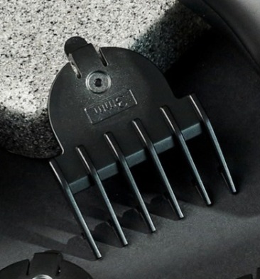 Pente de corte preto para cabelo com seis dentes e texto WAHL