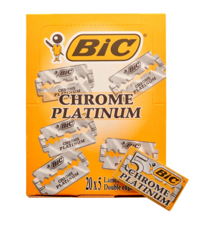 Embalagem amarela de lâminas BIC Chrome Platinum com lâminas prateadas e texto