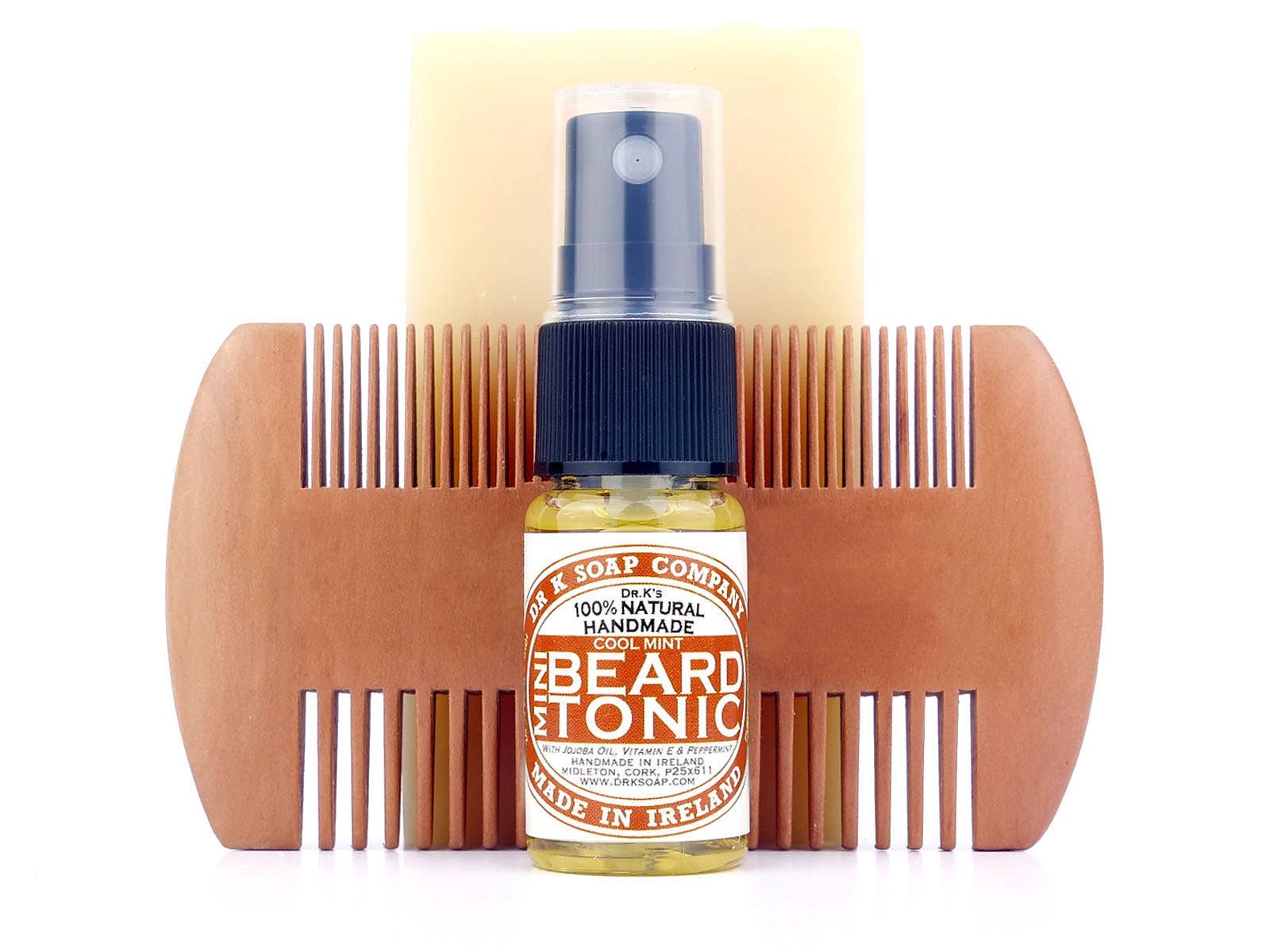 Frasco de spray pequeno rotulado BEARD TONIC com pente de madeira