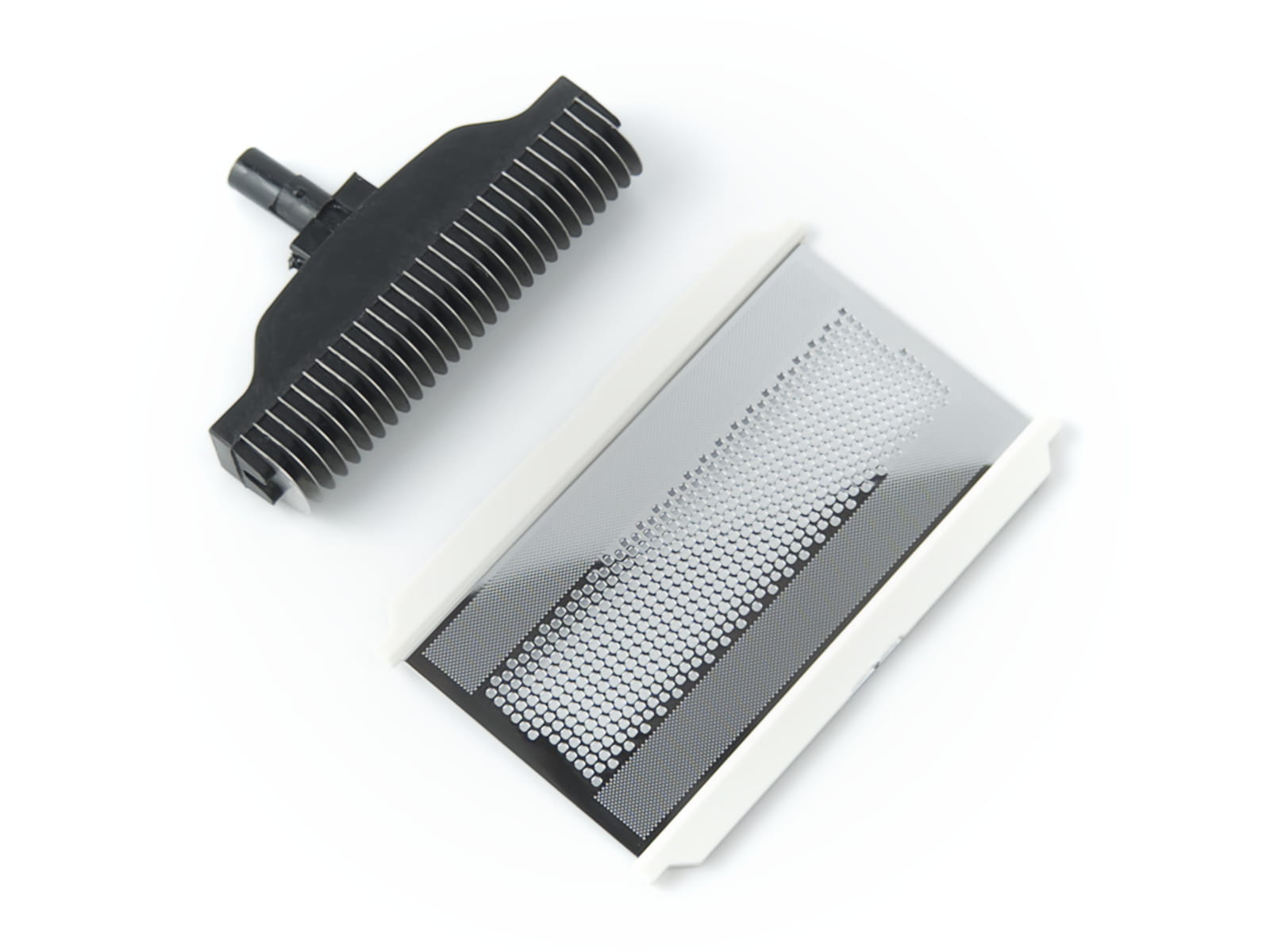Escova preta e grelha metálica retangular com estrutura branca em fundo branco