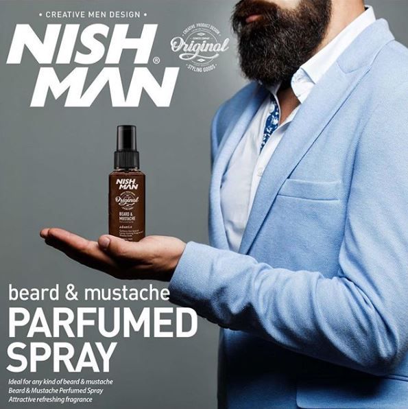 Frasco de spray perfumado para barba e bigode NISH MAN segurado por homem com casaco azul