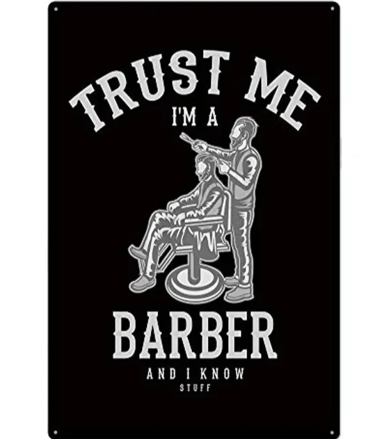 Placa decorativa preta com texto e ilustração de barbeiro e cliente.