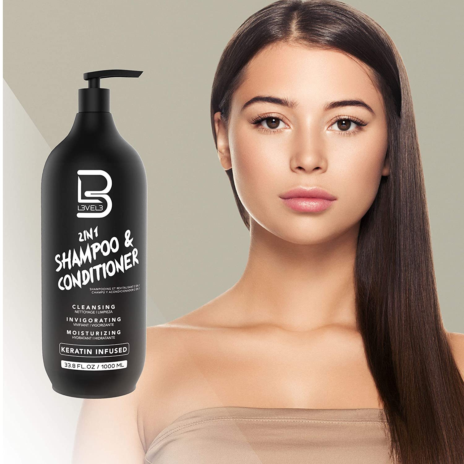 Frasco de shampoo e condicionador preto ao lado de mulher com cabelo castanho liso