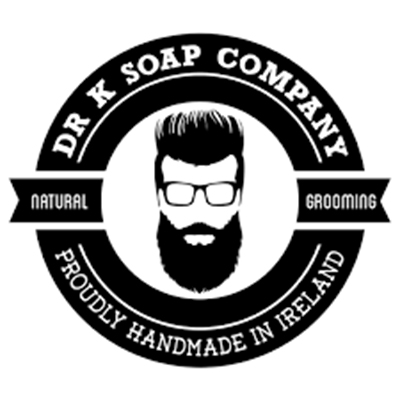 Logótipo preto e branco da DR K SOAP COMPANY com figura masculina e texto