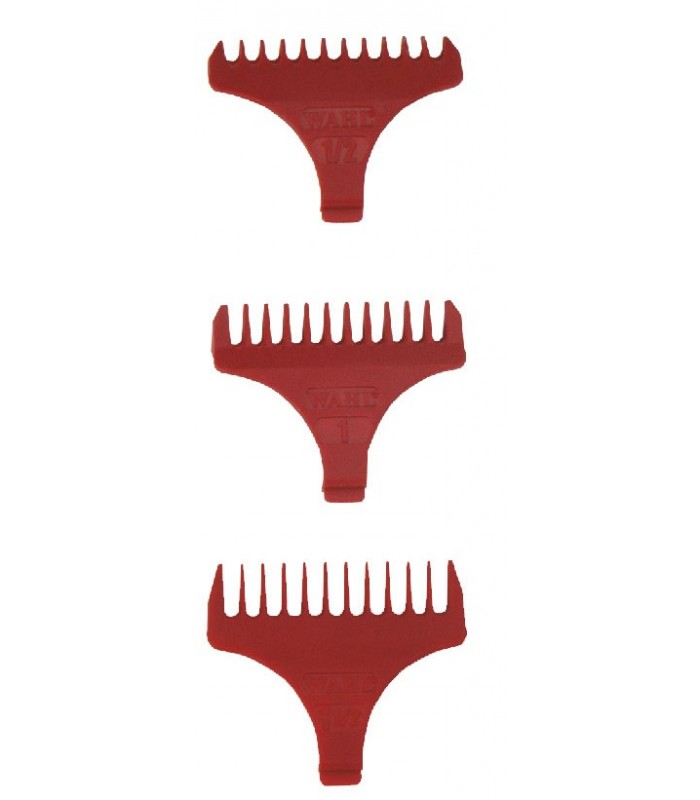 Três pentes de plástico vermelho em fundo branco