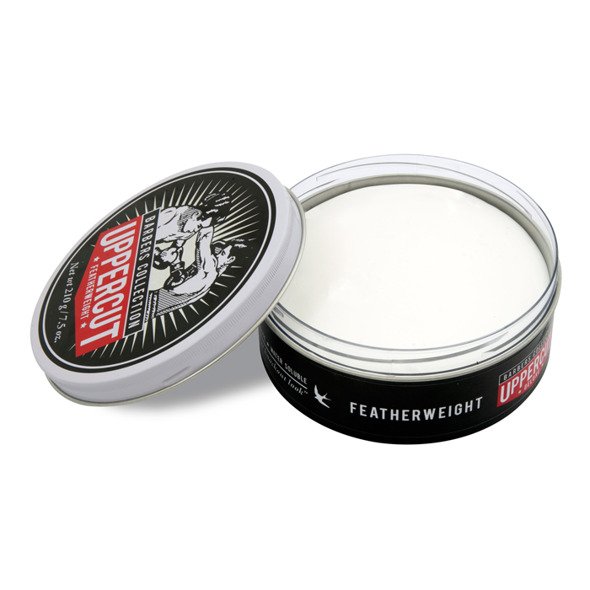 Lata aberta de cera para cabelo Uppercut Deluxe preta com tampa com logo e texto.