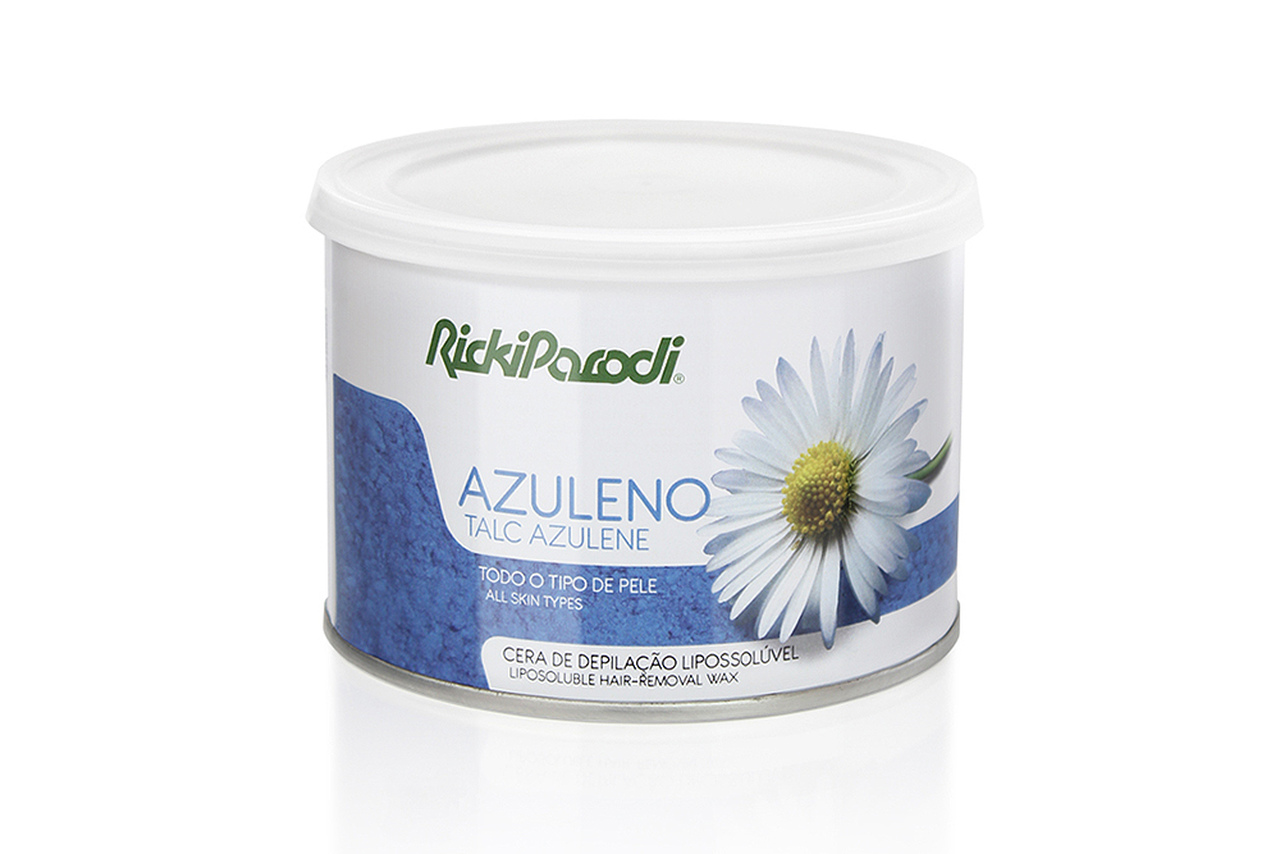 Lata de cera de depilação lipossolúvel RickiParodi com rótulo branco e azul e flor