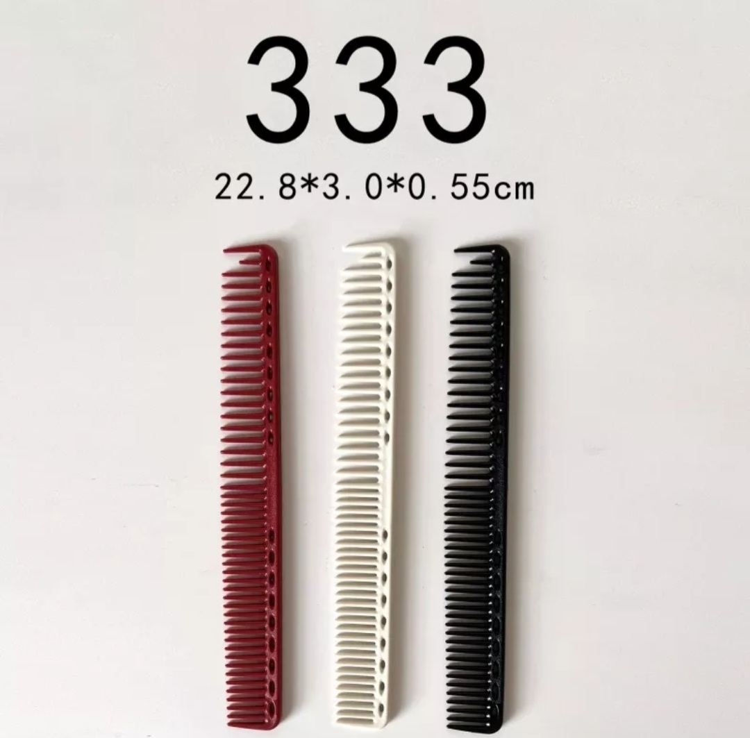 Três pentes plásticos nas cores vermelho, branco e preto sobre fundo branco com texto e medidas acima.