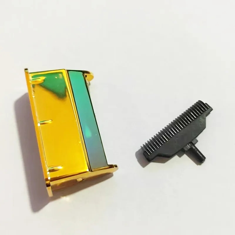 Peças de aparador de barba, uma metálica dourada com verde e outra plástica preta