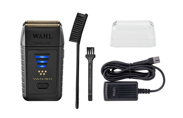 Máquina de barbear Wahl preta com acessórios de limpeza e carregamento