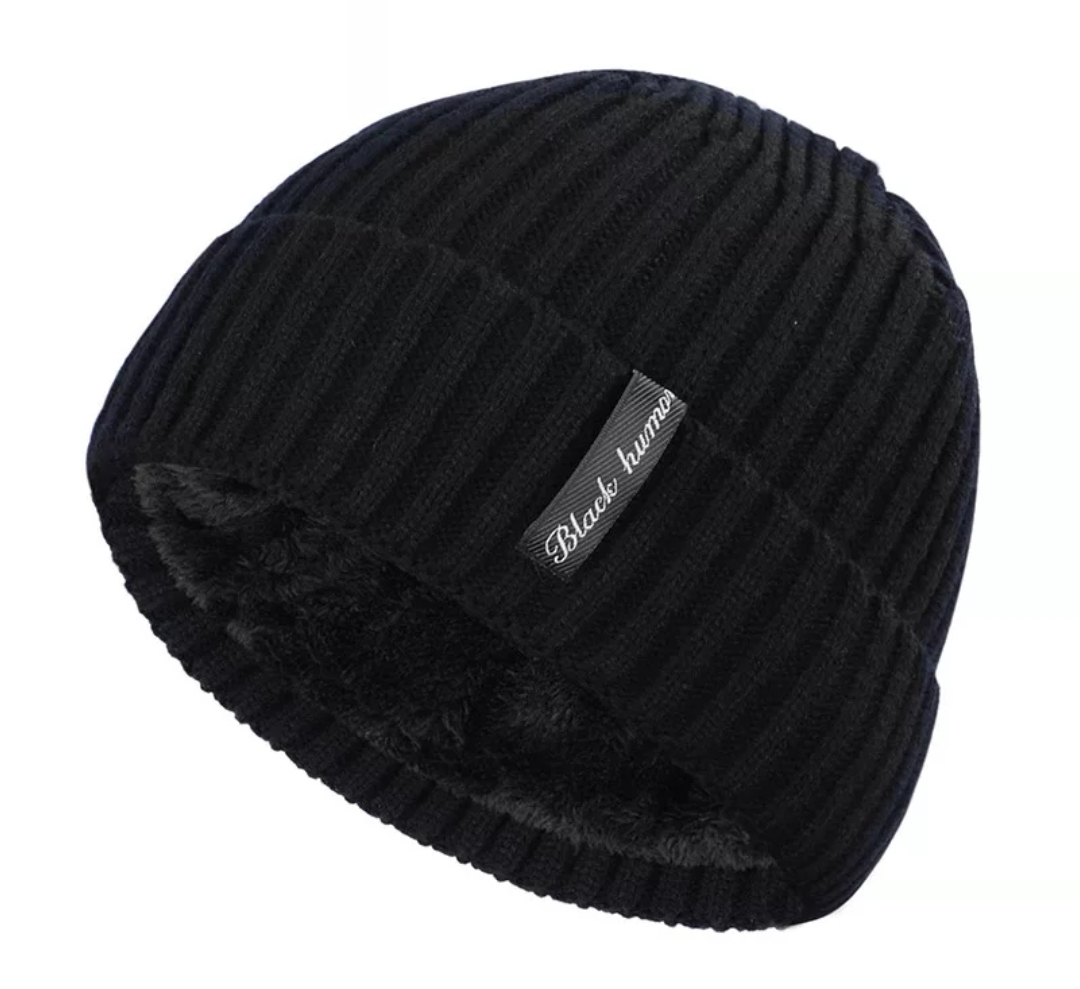 Gorro preto de malha canelada com forro de pele sintética e etiqueta White hunter