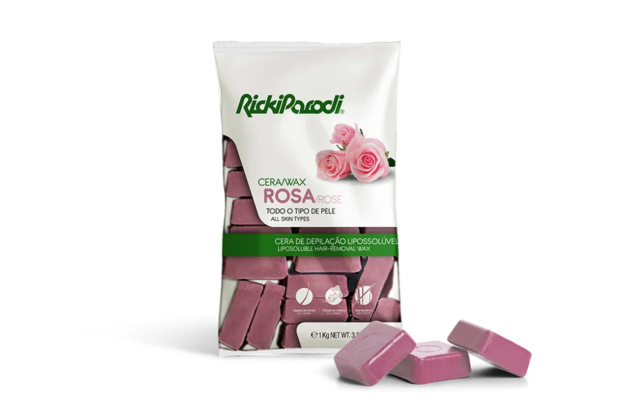 Pacote branco com pastilhas rosa de ceramida com texto CERAMAX ROSA e rosas