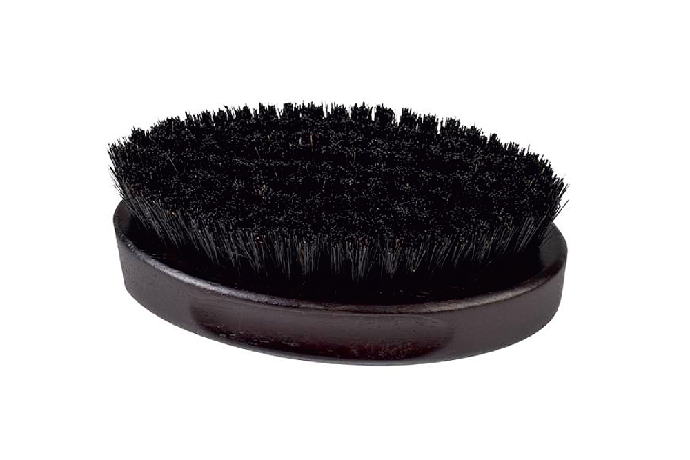 Escova de barbear oval com cerdas pretas e suporte preto