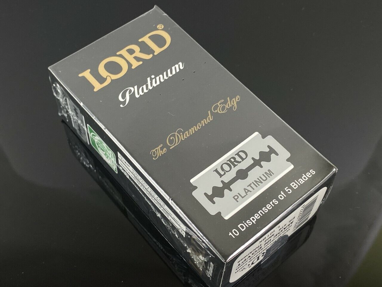 Embalagem de lâminas de barbear LORD Platinum cinza escuro com texto dourado e branco