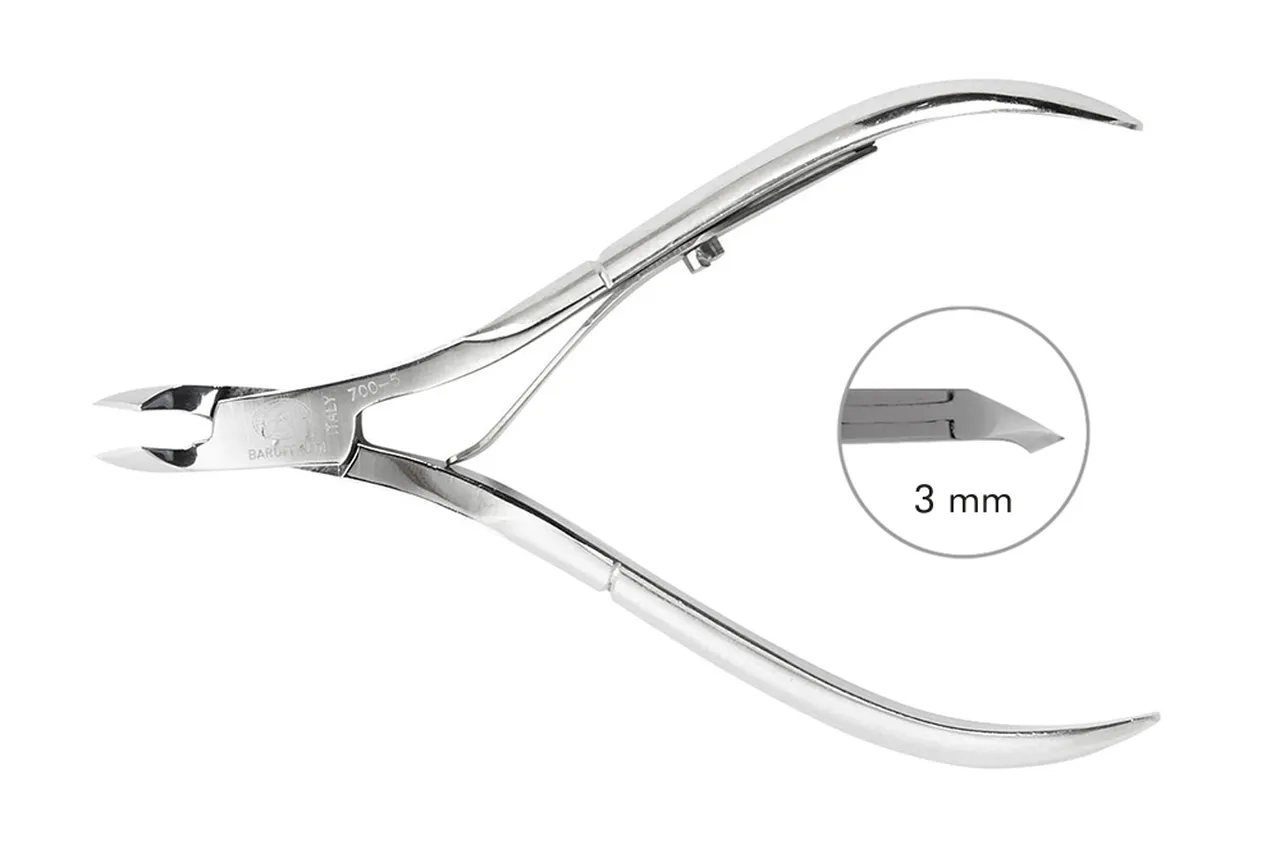 Alicate de cutícula metálico prateado com lâminas de 3 mm