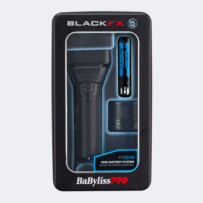 Conjunto de barbear BlackFX BaBylissPRO com aparelho preto, bateria azul e carregador em embalagem preta